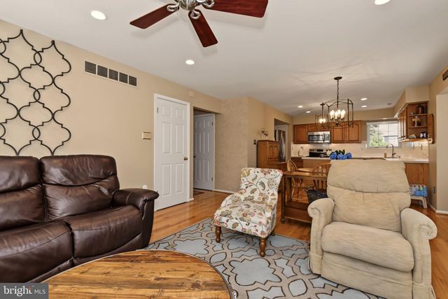 214 ABBEY LN, Lansdale, PA 19446