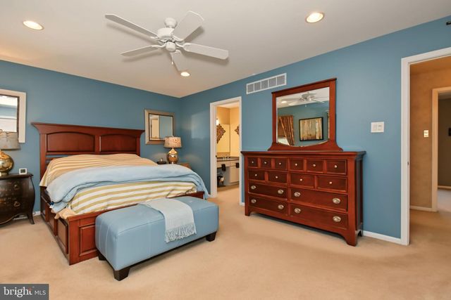 214 ABBEY LN, Lansdale, PA 19446