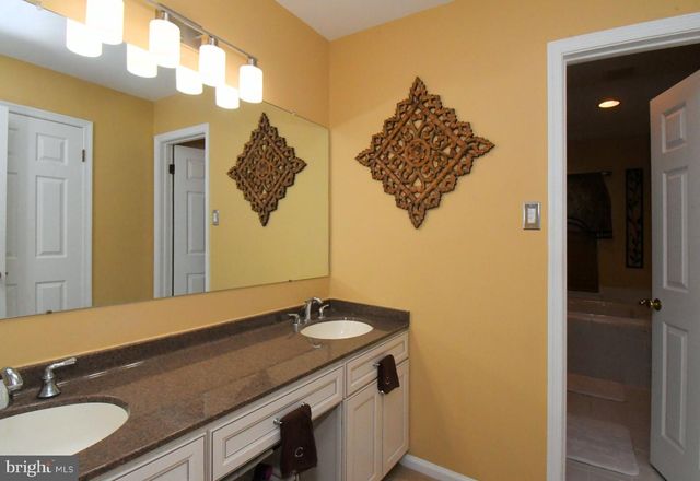 214 ABBEY LN, Lansdale, PA 19446