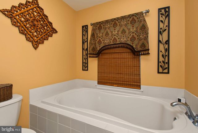 214 ABBEY LN, Lansdale, PA 19446