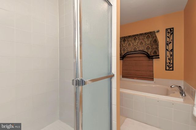 214 ABBEY LN, Lansdale, PA 19446