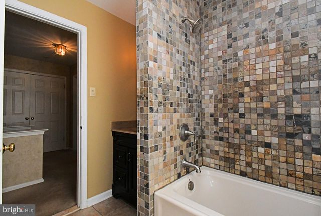 214 ABBEY LN, Lansdale, PA 19446