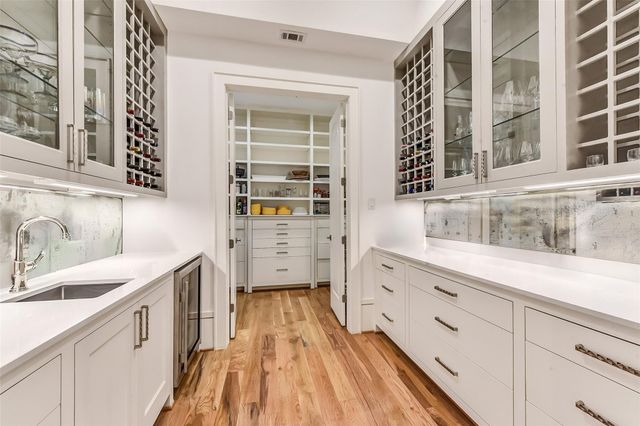 2205 Goldsmith Street, Houston, TX 77030