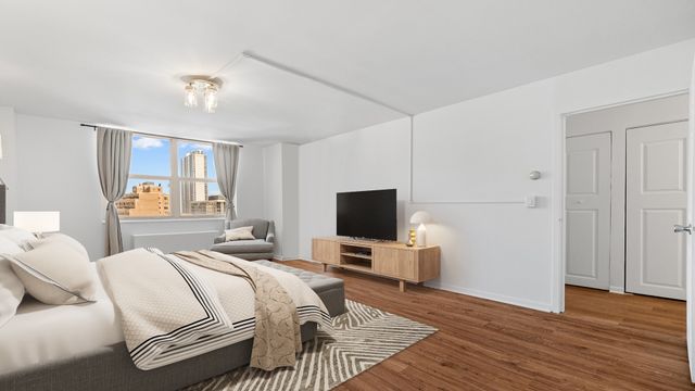 40 E Cedar Street 18A, Chicago, IL 60611