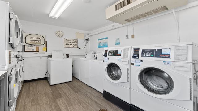 40 E Cedar Street 18A, Chicago, IL 60611