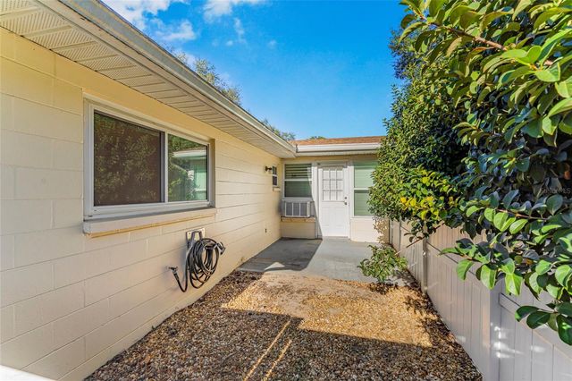 9277 SW 83RD AVENUE F, Ocala, FL 34481