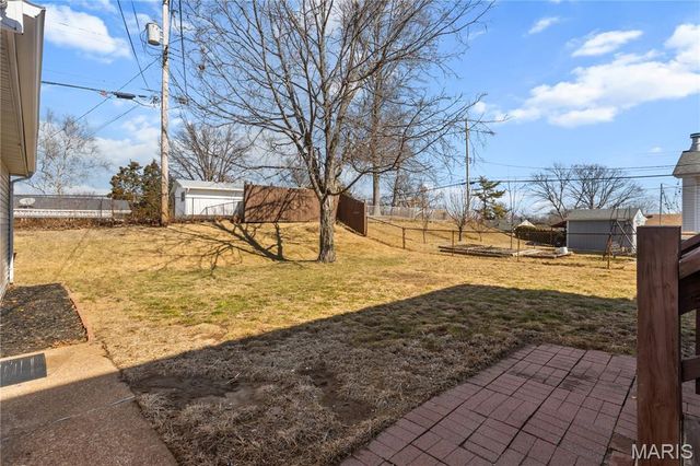 10915 Three Court Drive, St Louis, MO 63123