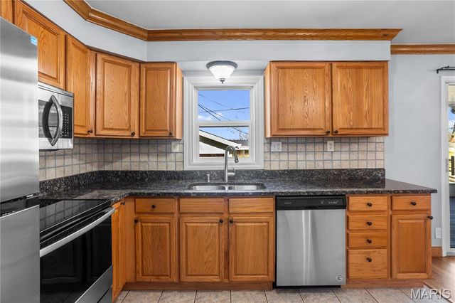 10915 Three Court Drive, St Louis, MO 63123