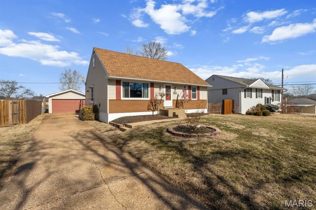 10915 Three Court Drive, St Louis, MO 63123