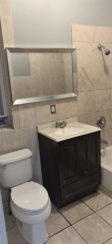 4243 S Calumet Avenue 2, Chicago, IL 60653