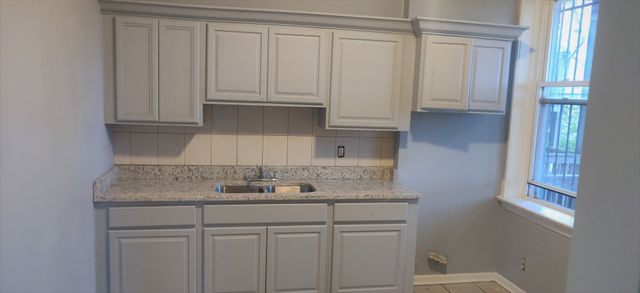 4243 S Calumet Avenue 2, Chicago, IL 60653