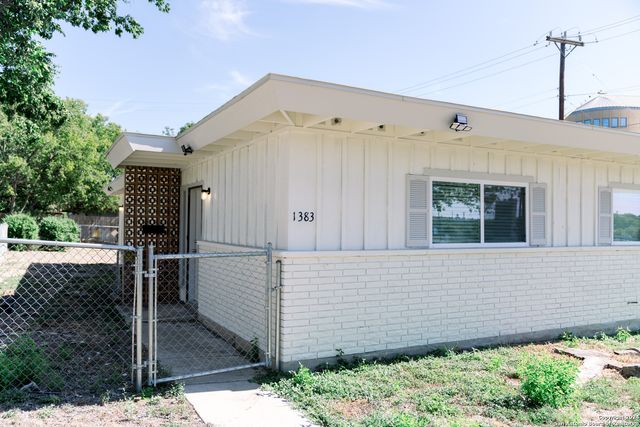 1383 Oblate Dr, San Antonio, TX 78216