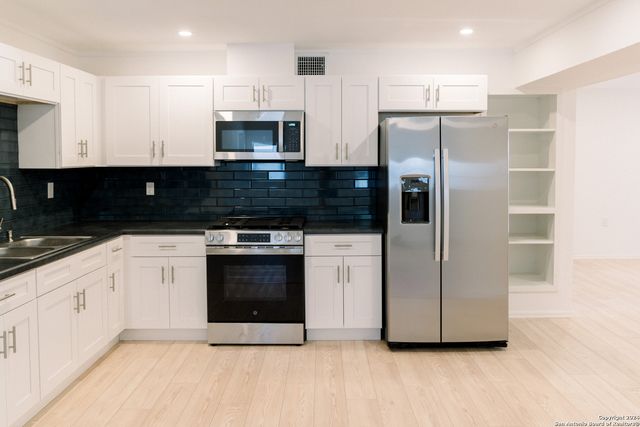 1383 Oblate Dr, San Antonio, TX 78216