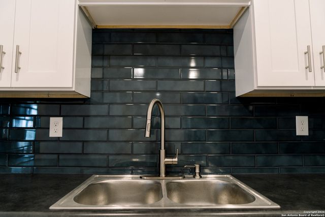 1383 Oblate Dr, San Antonio, TX 78216