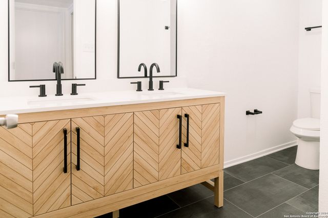 1383 Oblate Dr, San Antonio, TX 78216