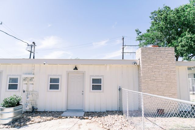 1383 Oblate Dr, San Antonio, TX 78216