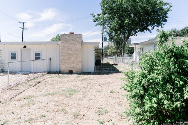 1383 Oblate Dr, San Antonio, TX 78216