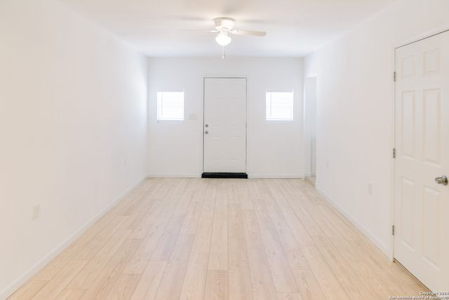 1383 Oblate Dr, San Antonio, TX 78216