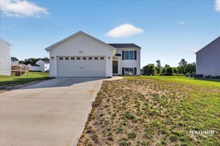217 Vansen Drive, Kent City Vllg, MI 49330