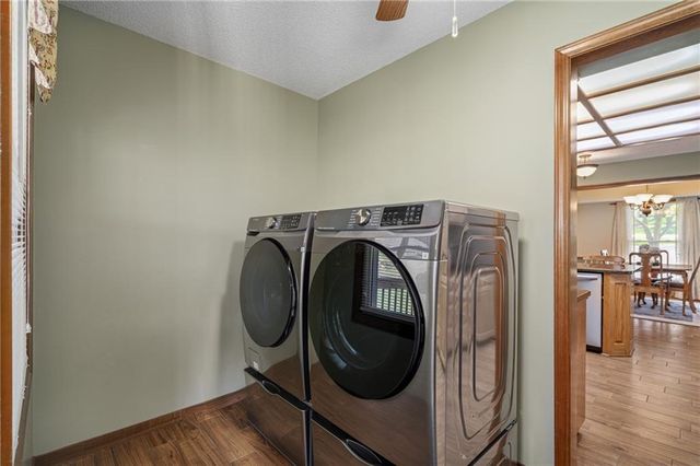 2401 SW Stonecreek Court, Blue Springs, MO 64015