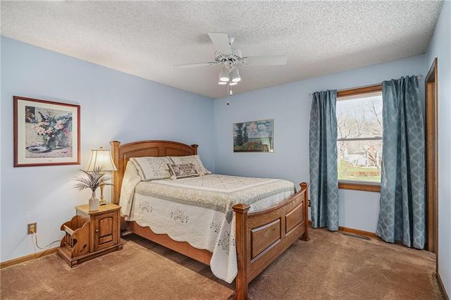 2401 SW Stonecreek Court, Blue Springs, MO 64015