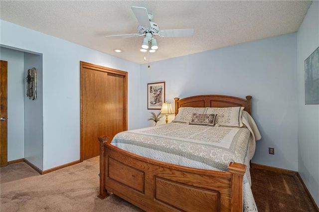 2401 SW Stonecreek Court, Blue Springs, MO 64015