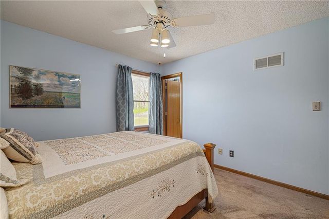 2401 SW Stonecreek Court, Blue Springs, MO 64015