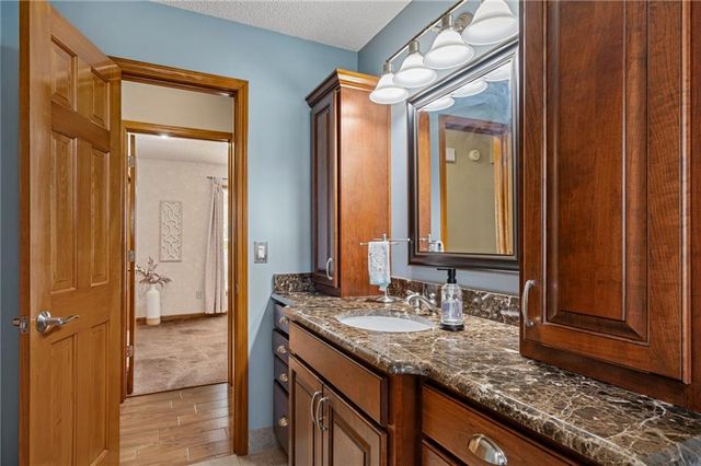 2401 SW Stonecreek Court, Blue Springs, MO 64015