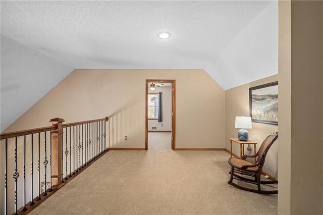 2401 SW Stonecreek Court, Blue Springs, MO 64015