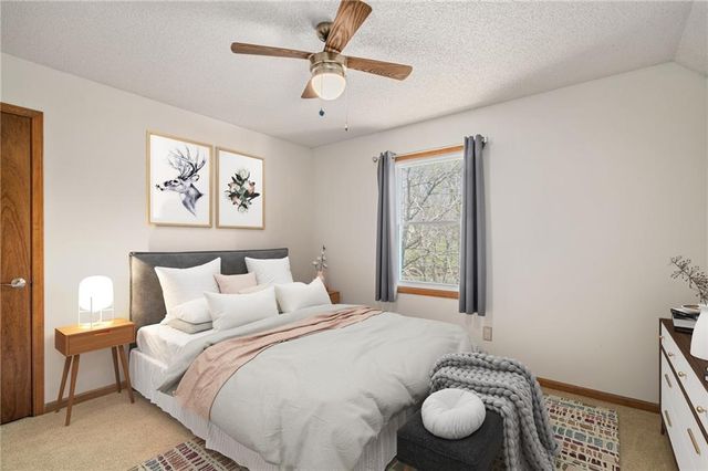 2401 SW Stonecreek Court, Blue Springs, MO 64015