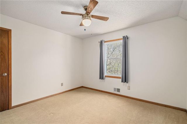 2401 SW Stonecreek Court, Blue Springs, MO 64015
