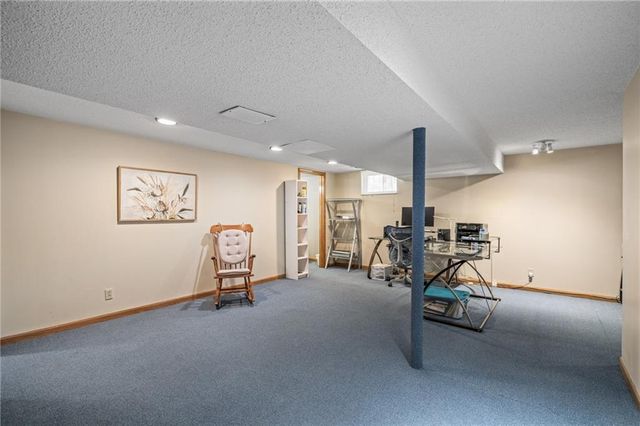 2401 SW Stonecreek Court, Blue Springs, MO 64015