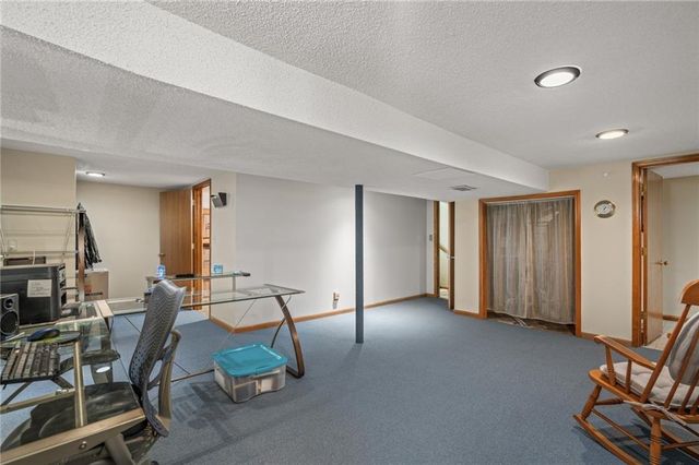 2401 SW Stonecreek Court, Blue Springs, MO 64015