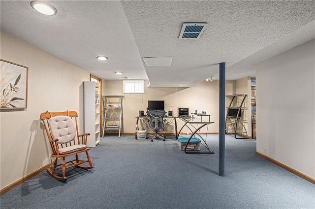 2401 SW Stonecreek Court, Blue Springs, MO 64015