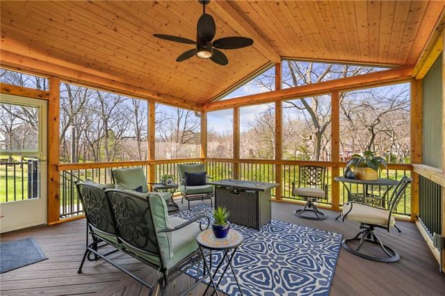 2401 SW Stonecreek Court, Blue Springs, MO 64015