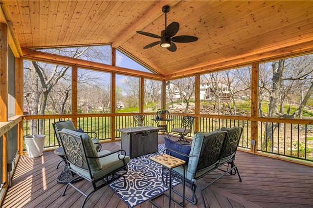 2401 SW Stonecreek Court, Blue Springs, MO 64015