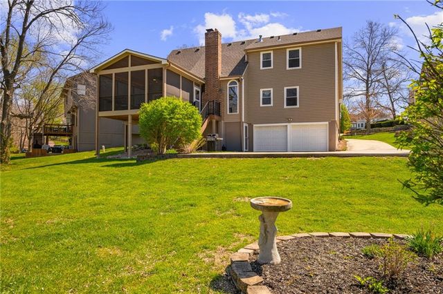 2401 SW Stonecreek Court, Blue Springs, MO 64015