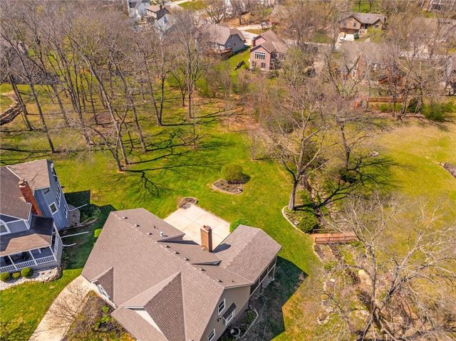 2401 SW Stonecreek Court, Blue Springs, MO 64015