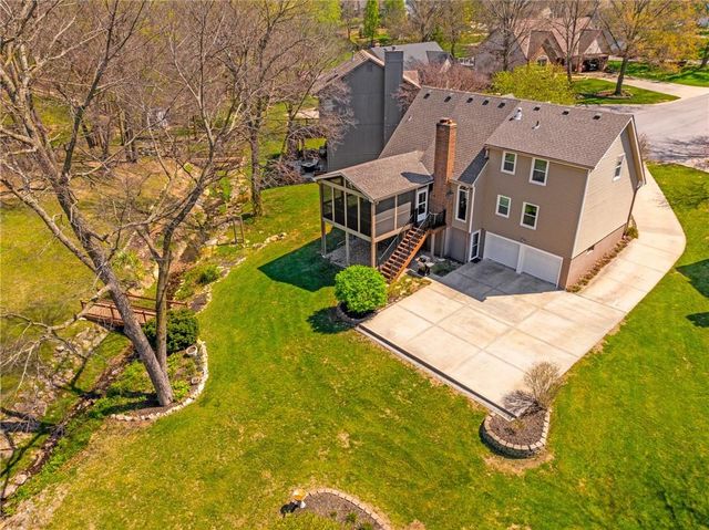 2401 SW Stonecreek Court, Blue Springs, MO 64015