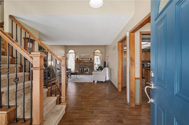 2401 SW Stonecreek Court, Blue Springs, MO 64015