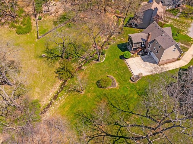 2401 SW Stonecreek Court, Blue Springs, MO 64015