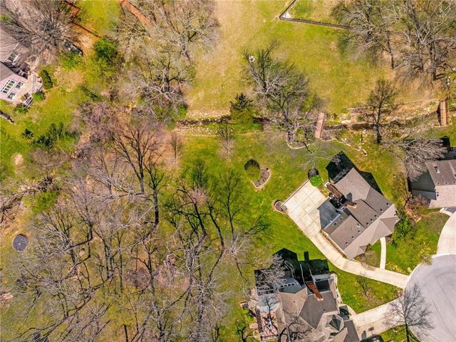 2401 SW Stonecreek Court, Blue Springs, MO 64015