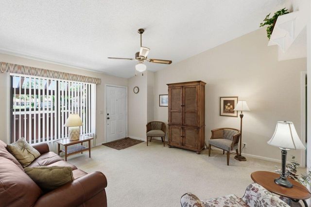 21 Vía De Casas Norte, Boynton Beach, FL 33426