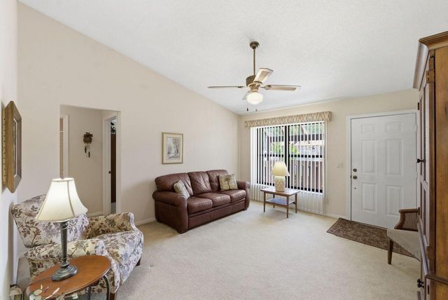 21 Vía De Casas Norte, Boynton Beach, FL 33426