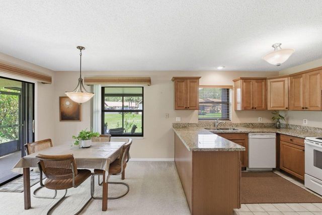 21 Vía De Casas Norte, Boynton Beach, FL 33426