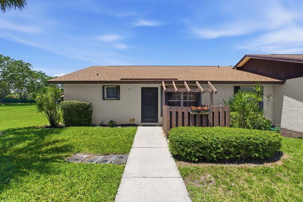 21 Vía De Casas Norte, Boynton Beach, FL 33426