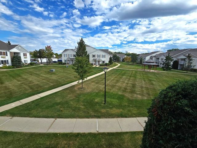 1531 SILVERSTONE Drive 1531, Carpentersville, IL 60110