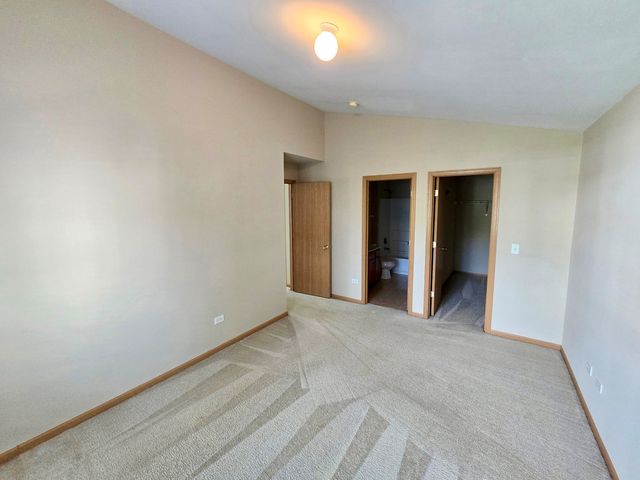 1531 SILVERSTONE Drive 1531, Carpentersville, IL 60110