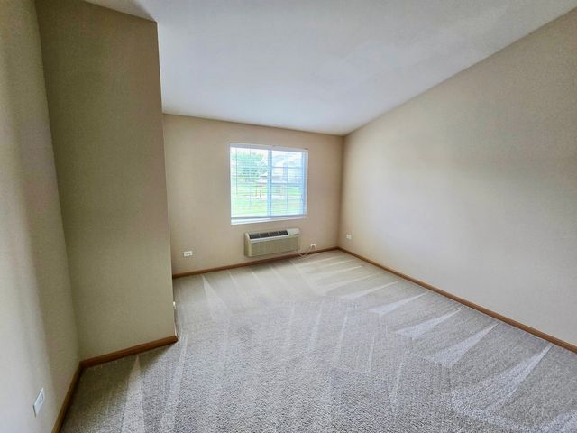 1531 SILVERSTONE Drive 1531, Carpentersville, IL 60110