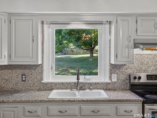 9 Round Hill Road, Middletown, CT 06457